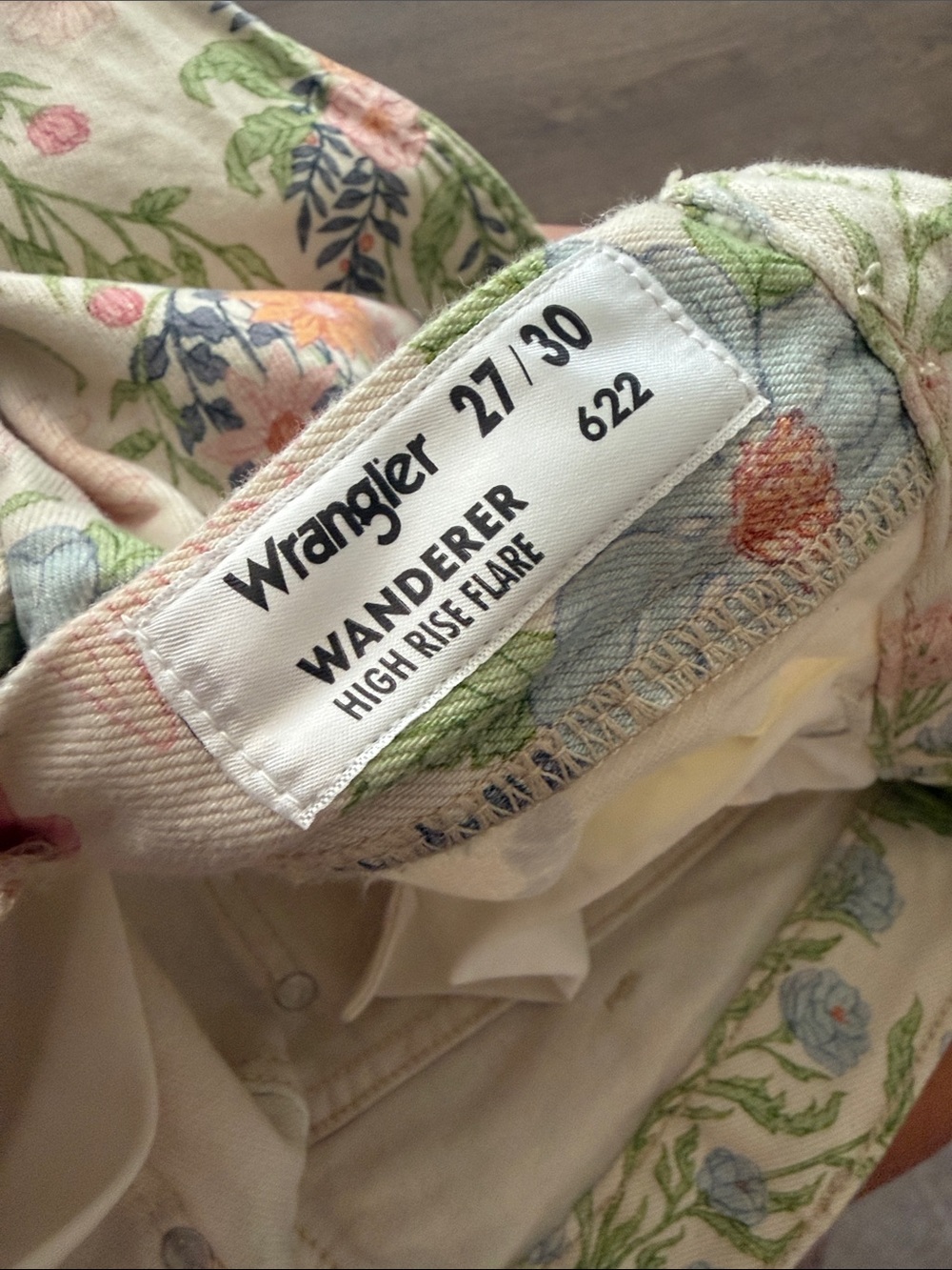Wrangler Wanderer 626 High-rise flare jeans in floral - Picture 4 of 7
